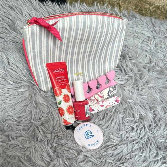 Ipsy Bag & Beauty Bundle w/Farmasi Polish Watermelon Splat, Lotion and More GIFT - Picture 4 of 8